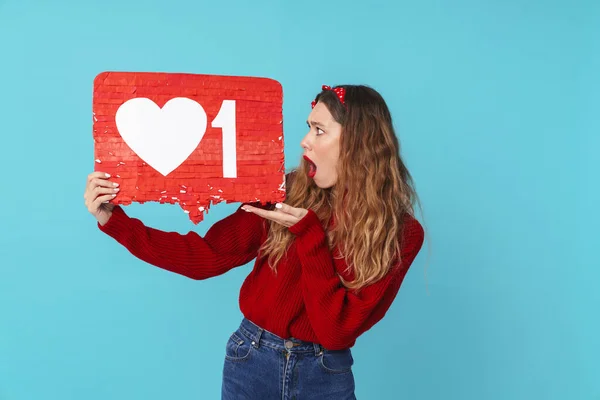 Image Displeased Blonde Woman Holding Placard Expressing Surprise Isolated Blue — Stock Photo, Image