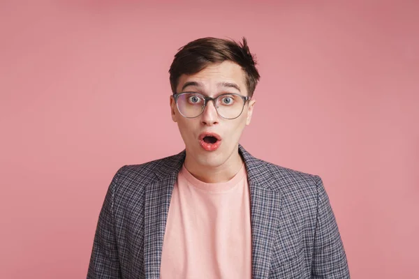 Image Young Shocked Guy Glasses Isolated Pink Wall Background — Stock Photo, Image