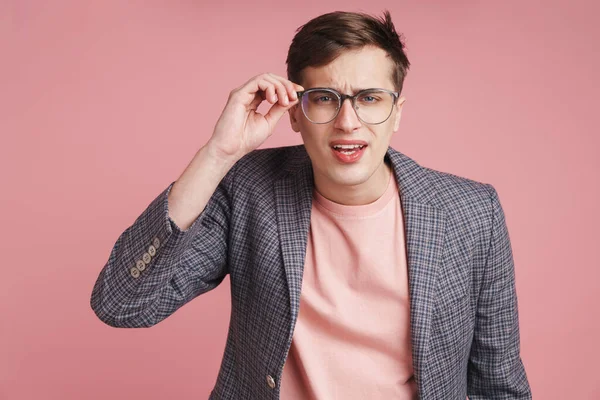 Foto Joven Niño Concentrado Gafas Aisladas Sobre Fondo Pared Rosa — Foto de Stock