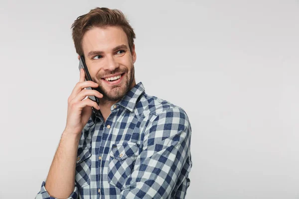 Retrato Joven Alegre Con Camisa Cuadros Sonriendo Hablando Por Celular — Foto de Stock