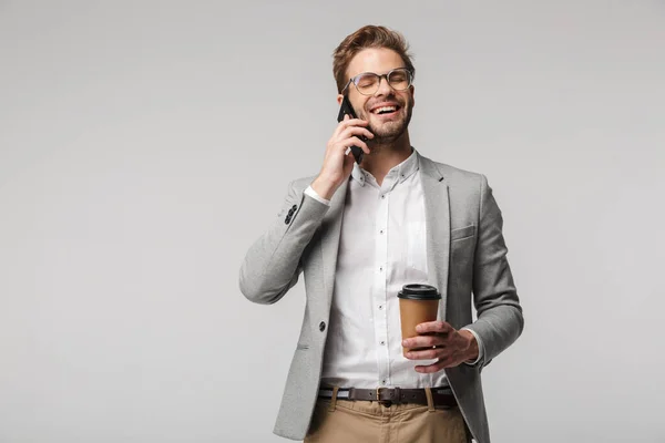 Retrato Hombre Guapo Sonriente Con Anteojos Hablando Por Celular Sosteniendo — Foto de Stock