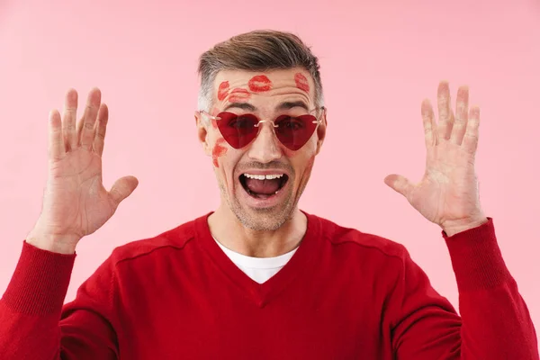 Portrait Handsome Caucasian Man Kiss Marks His Wearing Heart Shaped — Stock Photo, Image