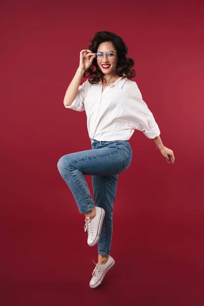 Foto Mujer Joven Feliz Increíble Saltando Aislado Sobre Fondo Pared — Foto de Stock