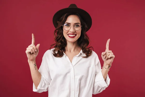 Imagen Una Joven Bella Mujer Sonriente Posando Aislada Sobre Fondo — Foto de Stock