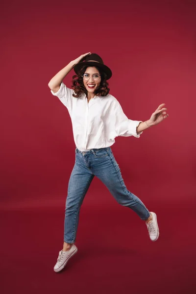 Foto Mujer Joven Feliz Increíble Saltando Aislado Sobre Fondo Pared — Foto de Stock