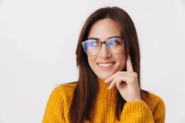 Bild Vacker Brunett Vuxen Kvinna Bär Glasögon Leende Och Tittar — Stockfoto