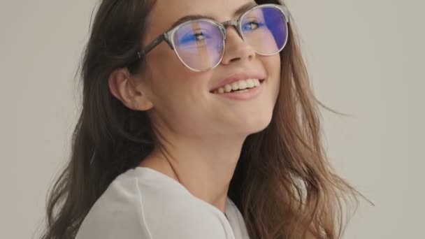 Vue Rapprochée Joyeux Jolie Femme Brune Aux Lunettes Jouant Avec — Video