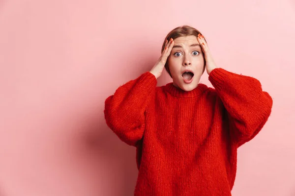 Afbeelding Van Verbazingwekkende Jonge Geschokte Emotionele Vrouw Poseren Geïsoleerd Roze — Stockfoto