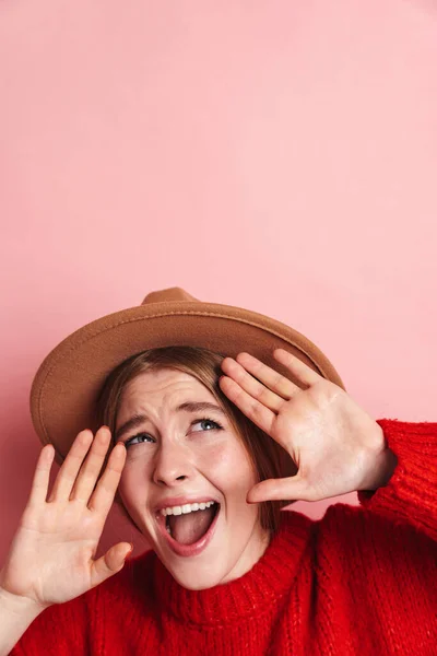 Photo Screaming Young Woman Posing Isolated Pink Wall Background — Stock Photo, Image