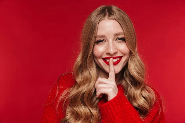 Imagem Uma Jovem Mulher Caucasiana Feliz Posando Isolado Sobre Fundo — Fotografia de Stock