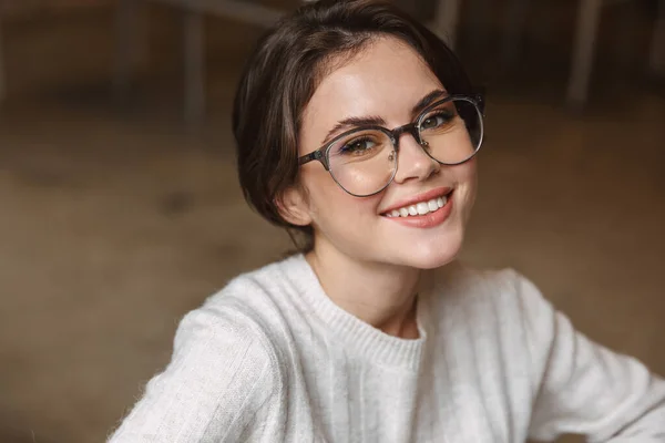 Image Young Beautiful Caucasian Woman Wearing Eyeglasses Smiling Looking Camera — Stock Photo, Image