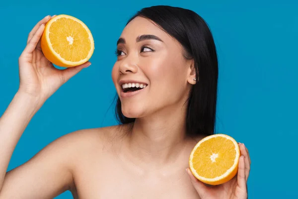 아시아 여자가 오렌지 색으로 고립되어 — 스톡 사진