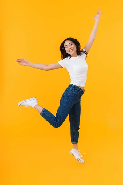 Imagen Completa Joven Morena Mujer Asiática Vistiendo Ropa Casual Sonriendo — Foto de Stock