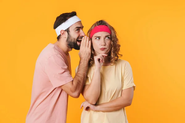 Porträt Eines Athletischen Jungen Paares Mit Stirnbändern Die Sich Fragen — Stockfoto