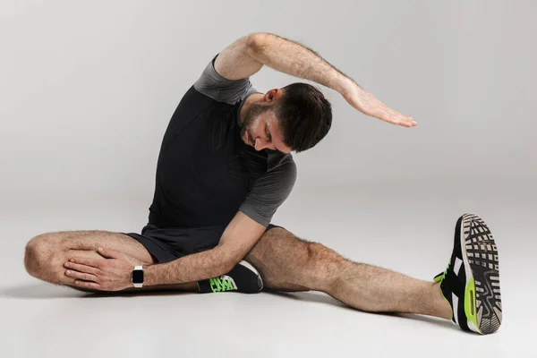 Imagem Homem Atlético Caucasiano Sportswear Fazendo Exercício Enquanto Trabalhava Isolado — Fotografia de Stock