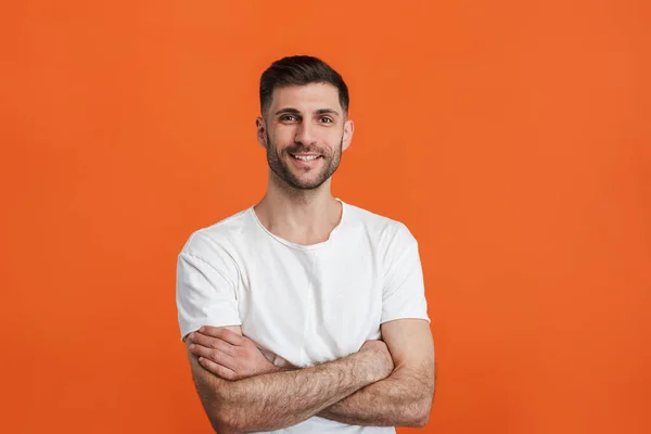 Beeld Van Jonge Man Met Baard Basic Wit Shirt Glimlachend — Stockfoto