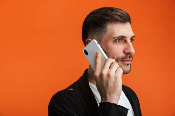 Beeld Van Een Jonge Man Met Een Baard Basiskleding Gesprek — Stockfoto