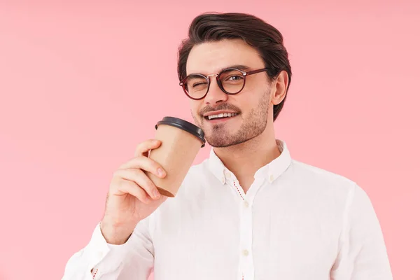 Imagen Del Hombre Caucásico Alegre Usando Anteojos Bebiendo Café Taza — Foto de Stock