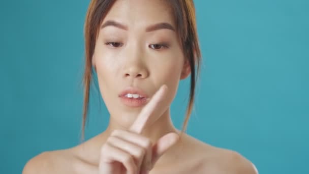 Une Femme Asiatique Sérieuse Confiante Fait Aucun Geste Avec Son — Video