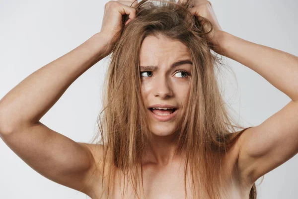 Schoonheid Portret Van Prachtige Jonge Blonde Halfnaakte Vrouw Aanraken Van — Stockfoto