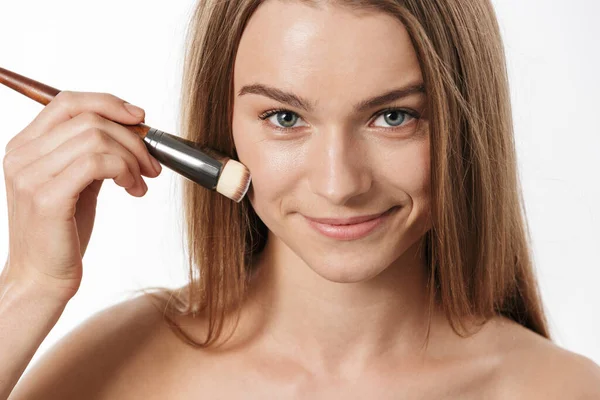 Skönhet Porträtt Vackra Unga Blonda Halvnaken Kvinna Tillämpa Makeup Med — Stockfoto