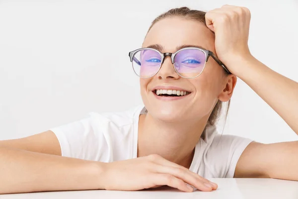Gözlüklü Güzel Komik Bir Kadının Fotoğrafı Beyaz Arka Planda Izole — Stok fotoğraf