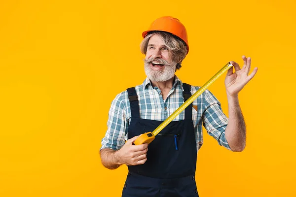 Imagen Feliz Anciano Emocional Pelo Gris Barbudo Hombre Constructor Casco — Foto de Stock