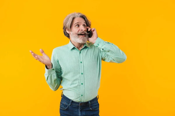 Foto Homem Barbudo Cabelos Grisalhos Feliz Camisa Azul Posando Isolado — Fotografia de Stock