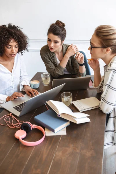 Group Multiethnic Cheerful Young Women Studying Together Coffee Shop — Stock Photo, Image