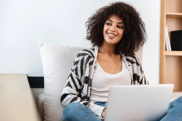 Image Cheerful Happy Young African Woman Indoors Home Using Laptop — Stock Photo, Image