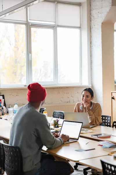 Image Young Concentrated Multiracial Colleagues Indoors Work Office Laptop Computer — Stock Photo, Image