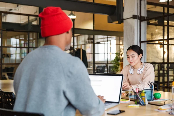 Image Multiethnic Young Female Male Coworkers Sitting Table Working Laptops — Stock Photo, Image