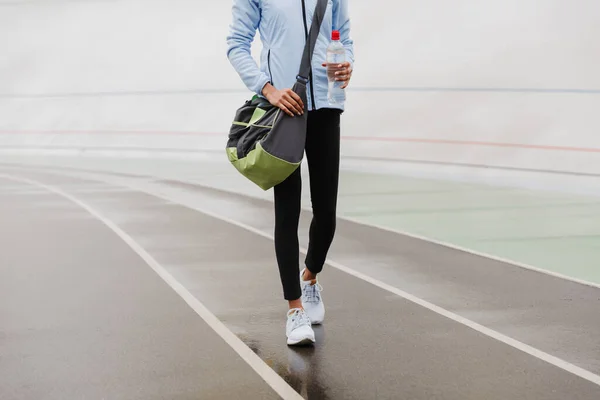 Cropped Image Fit Young African Sportswoman Carrying Sportsbag Standing Stadium — Stock Photo, Image