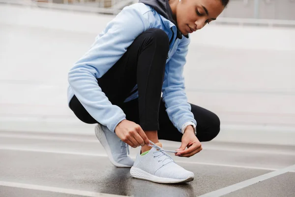 Cropped Image Attractive Young African Sportswoman Resting Running Stadium Tying — Stock Photo, Image