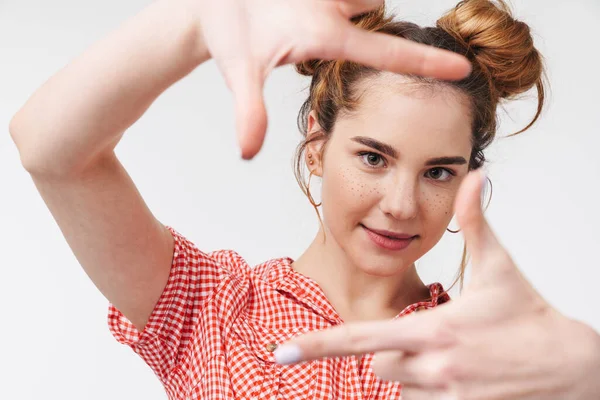 Nahaufnahme Einer Schönen Fröhlichen Jungen Teenagerin Sommerkleidung Die Isoliert Vor — Stockfoto