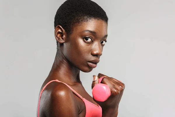 Immagine Una Sportiva Afroamericana Che Esercizio Fisico Con Manubri Isolati — Foto Stock
