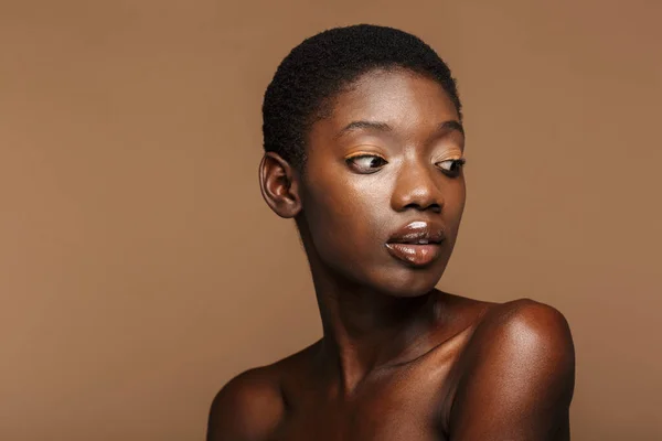 Retrato Beleza Atraente Jovem Mulher Africana Semi Nua Com Cabelo — Fotografia de Stock