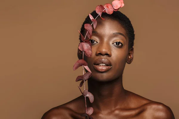 Piękno Portret Piękny Młody Pół Nagi Afryki Kobieta Gospodarstwa Egzotyczne — Zdjęcie stockowe