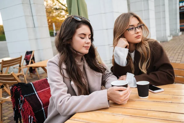 Two Attractive Women Friends Sitting Cafe Outdoors Drinking Coffee — Stock Photo, Image