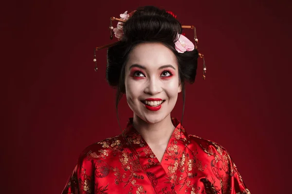 Immagine Bella Giovane Donna Geisha Tradizionale Kimono Giapponese Sorridente Isolato — Foto Stock