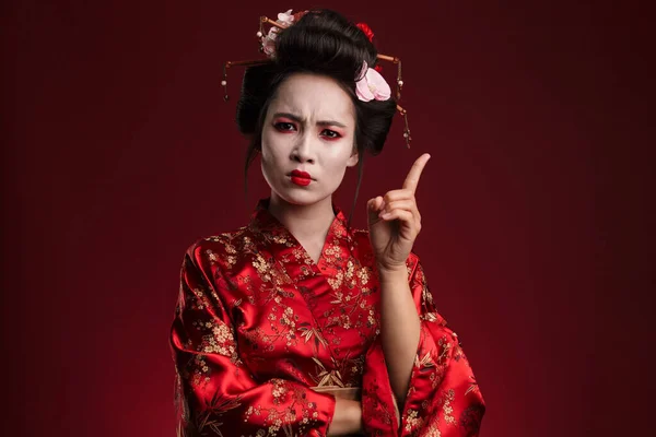 Wizerunek Surowej Gejszy Azjatyckiej Kobieta Tradycyjnym Japońskim Kimono Gestykulujące Palec — Zdjęcie stockowe