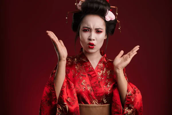 Imagen Mujer Geisha Asiática Disgustada Kimono Japonés Tradicional Gestos Indignación — Foto de Stock