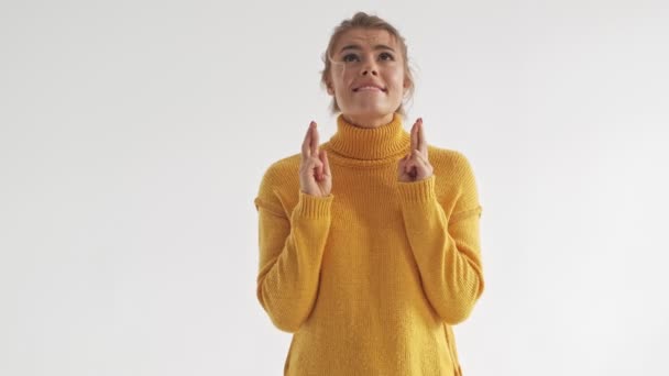 Concentrated Smiling Pretty Blonde Woman Sweater Praying Crossed Fingers Grey — Stock Video