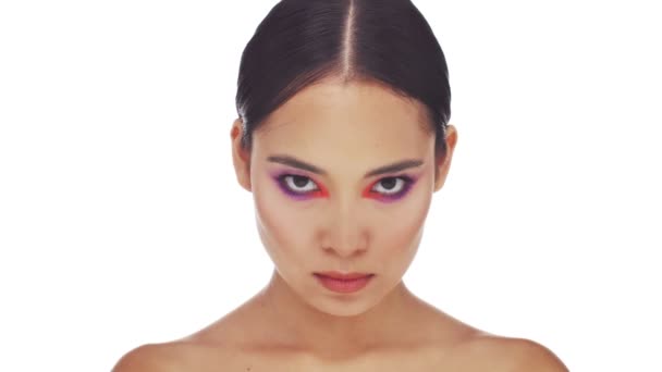 Charmoso Calma Meia Nua Mulher Asiática Com Maquiagem Olho Moda — Vídeo de Stock