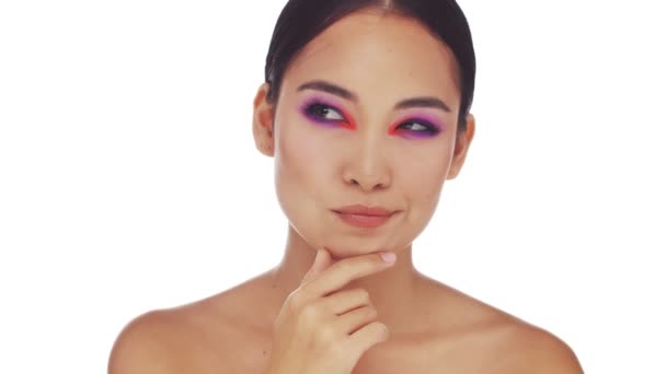 Una Attraente Donna Asiatica Mezza Nuda Con Trucco Occhi Moda — Video Stock