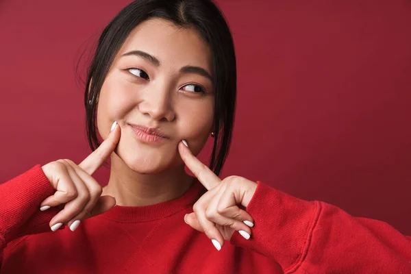 고립된 얼굴에 아름답게 아시아인 여성의 모습을 클로즈업 — 스톡 사진