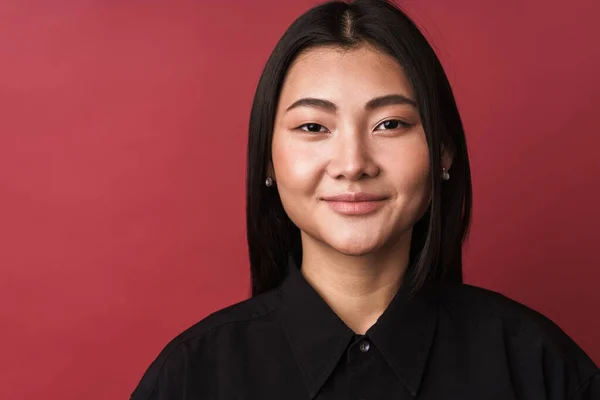 Close Van Een Vrij Lachende Jonge Aziatische Vrouw Dragen Casual — Stockfoto