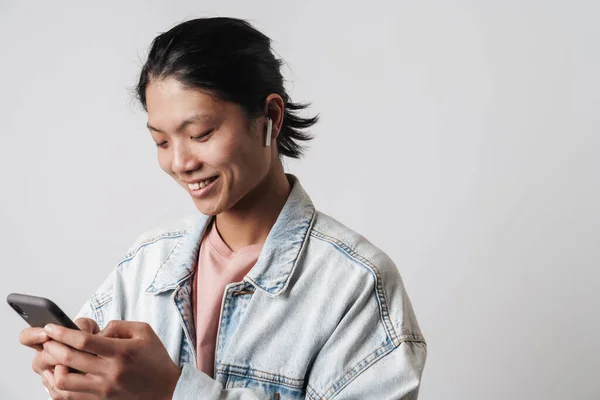 Portret Van Een Lachende Leuke Jonge Aziatische Vrouw Met Een — Stockfoto