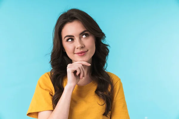 Afbeelding Van Een Dromend Blij Jong Mooi Vrouw Poseren Geïsoleerd — Stockfoto