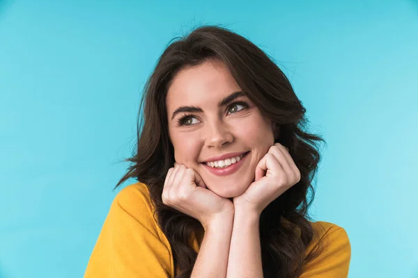 Imagem Uma Jovem Bonita Feliz Positivo Posando Isolado Sobre Fundo — Fotografia de Stock